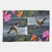 "Flüstern der Natur: Hummingbird, Wasserfall Geschirrtuch (Horizontal)