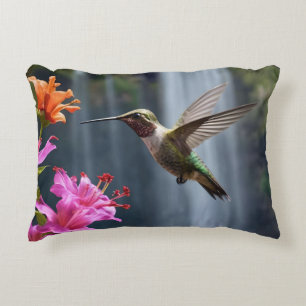 "Flüstern der Natur: Kolibri, Wasserfall Dekokissen