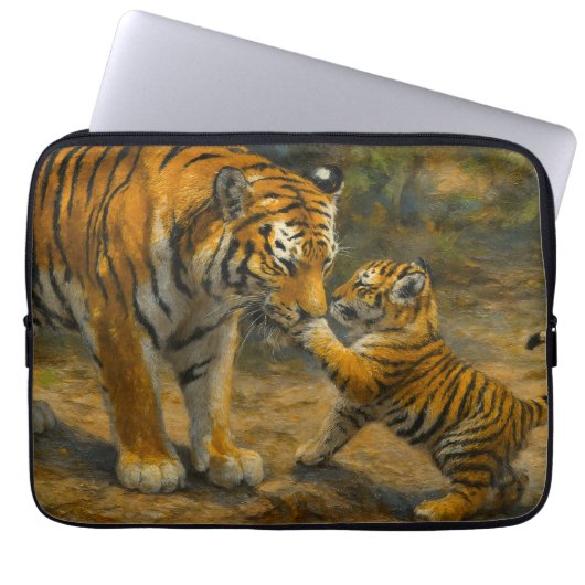 Flüstern im Wald - Tiger und Cub im Wald Laptopschutzhülle (Vorderseite)
