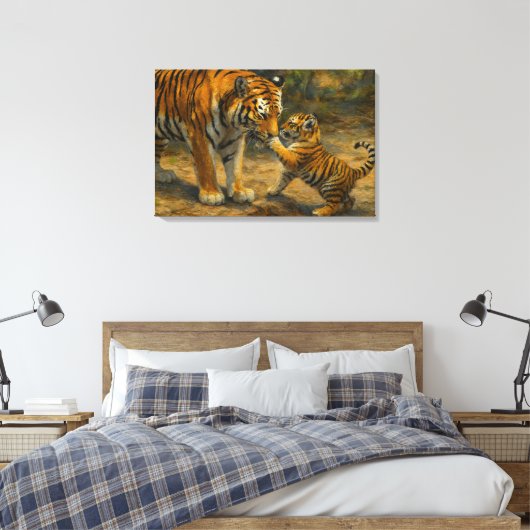 Flüstern im Wald - Tiger und Cub im Wald Leinwanddruck (Insitu (Schlafzimmer))