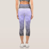 Flüstern in der Dämmerung Capri Leggings (Rückseite)