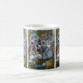 Flüstern von Paris Gemälde von Alfred Fox Kaffeetasse (Mittel)