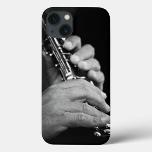 Flute in Schwarz und Weiß von Sinti und Roma iPhone 13 Hülle