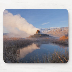 Fly Geyser mit schneebedeckter Granite Range Mousepad