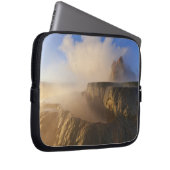 Fly Geyser mit schneebedeckter Granitreichweite Laptopschutzhülle (Vorne Rechts)