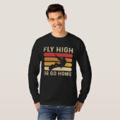 Fly High Or Go Home Kitesurfing and Kiteboarding T-Shirt (Vorne ganz)
