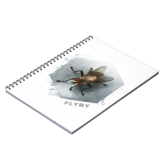 Flyby. Close-up photo of a fly Notizblock (Linke Seite)