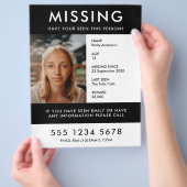 Flyer für die Auslieferung von Fotos für vermisste (Hand)