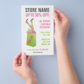 Flyer im Bekleidungsgeschäft (Handgriff)