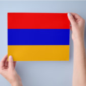 Flyer mit der Flagge Armeniens (Hand)