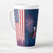 Flying Bald Eagle mit USA Flag Scarf & Fireworks Milchtasse (Linke Ecke)