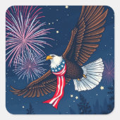Flying Bald Eagle mit USA Flag Scarf & Fireworks Quadratischer Aufkleber (Vorderseite)