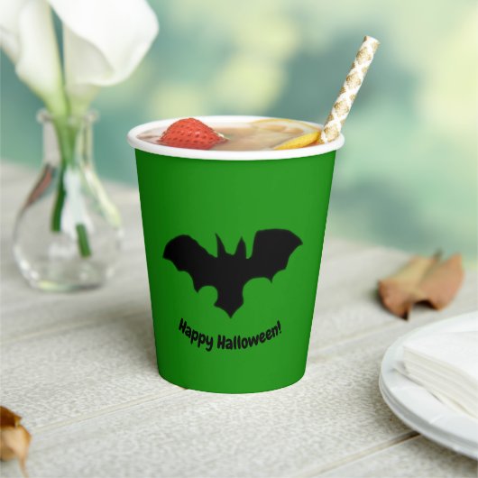 Flying Bat on Green Pappbecher (In Situ)