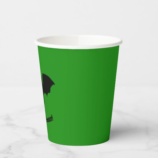 Flying Bat on Green Pappbecher (Links)