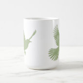 Flying Bird Silhouette Sage Green Scandinavian Kaffeetasse (Mittel)