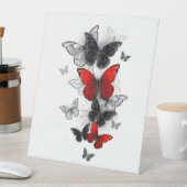 Flying Black and Red Morpho Butterfliegen Sockelschild (In Situ)