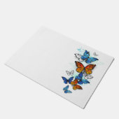Flying Butterflies Morpho und Monarch Fußmatte (Schrägansicht)