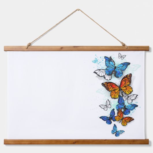 Flying Butterflies Morpho und Monarch Wandteppich Mit Holzrahmen (Vorne)