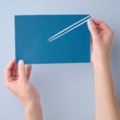 Flying Flugzeug on a blue sky background Flyer (Handgriff)