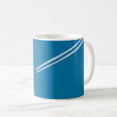Flying Flugzeug on a blue sky background Kaffeetasse (VorderseiteRechts)