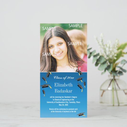 Flying Graduation Caps Ankündigung (Stehend Vorderseite)