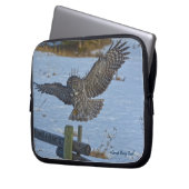 Flying Great Gray Owl Raptor Winter Wildlife Foto Laptopschutzhülle (Vorderseite Links)