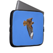 Flying Juvenile Red-Tail Hawk Wildlife Sleeve (Vorne Rechts)