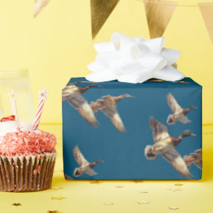Flying Mallard Ducks Geschenkpapier