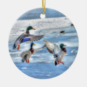 Flying Mallard Ducks Wildlife Gift Keramikornament (Vorne)