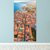 Flying over the rooftops of the town leinwanddruck (Insitu (Holzboden))