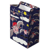 Flying Pig Santa Gift Bag Mittlere Geschenktüte (Rückseite Schrägansicht)
