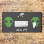 Flying Saucer & Green Alien Desk Mat Schreibtischunterlage