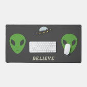 Flying Saucer & Green Alien Desk Mat Schreibtischunterlage (Tastatur & Maus)