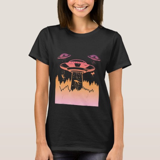 Flying Saucer UFO Astronauts are Aliens 4 T-Shirt (Vorderseite)
