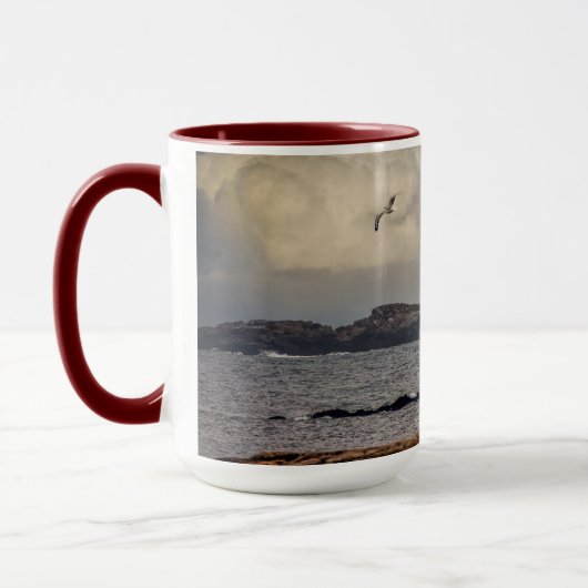 Flying Solo in Nubble Lighthouse Tasse (Links)