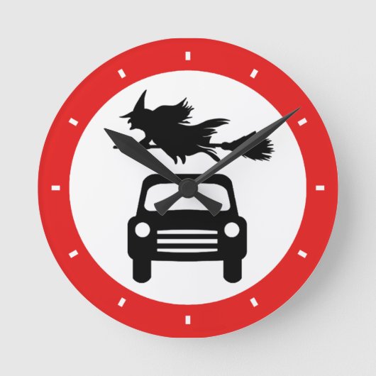 Flying Witch Road Sign Clock Runde Wanduhr (Vorderseite)