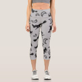 Flying witter zwischen Halbmond zu Halloween-Nacht Capri Leggings (Vorderseite)