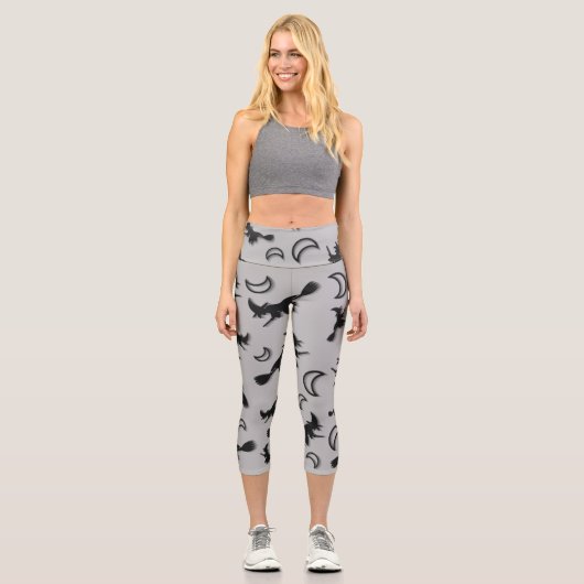 Flying witter zwischen Halbmond zu Halloween-Nacht Capri Leggings (Vorderseite)