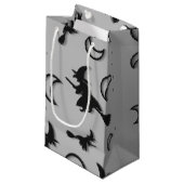 Flying witter zwischen Halbmond zu Halloween-Nacht Kleine Geschenktüte (Vorderseite Schrägansicht)