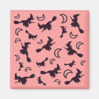 Flying witter zwischen Halbmond zu Halloween-Nacht