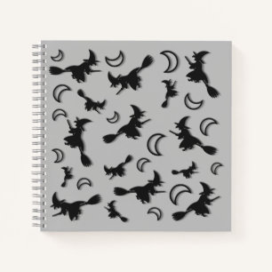 Flying witter zwischen Halbmond zu Halloween-Nacht Notizblock
