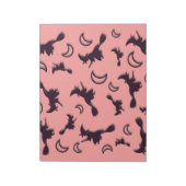 Flying witter zwischen Halbmond zu Halloween-Nacht Notizblock (Rotiert)