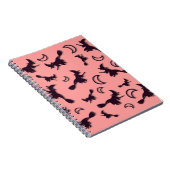 Flying witter zwischen Halbmond zu Halloween-Nacht Notizblock (Rechte Seite)