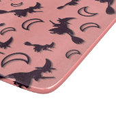 Flying witter zwischen Halbmond zu Halloween-Nacht Schneidebrett (Ecke)