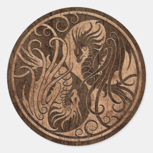 Flying Yin Yang Dragons mit holzkörniger Wirkung Runder Aufkleber