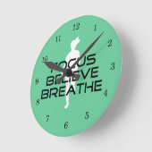 Focus Believe Breathe Sports Running Runde Wanduhr (Winkel)