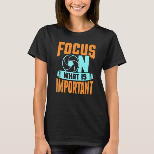 Focus On What Is Important Photographer Camera T-Shirt (Vorderseite)