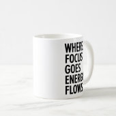 Focus zerteilt kaffeetasse (VorderseiteRechts)