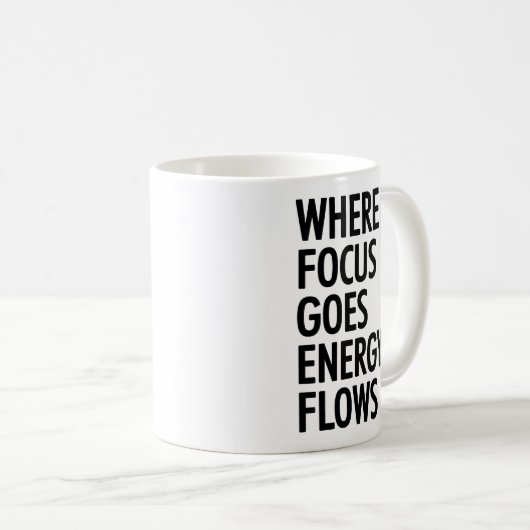 Focus zerteilt kaffeetasse (VorderseiteRechts)