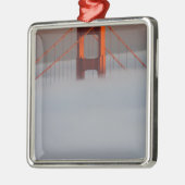 Fog rollt durch die Bucht von San Francisco und be Silbernes Ornament (Links)